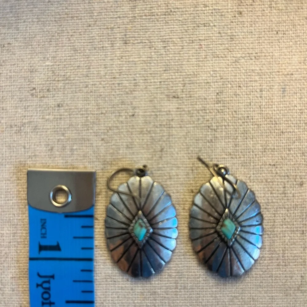 ✨ Western Silver-Toned Drop Earrings - Picture 3 of 4
